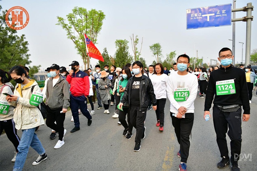 The company held an outdoor hike (2)