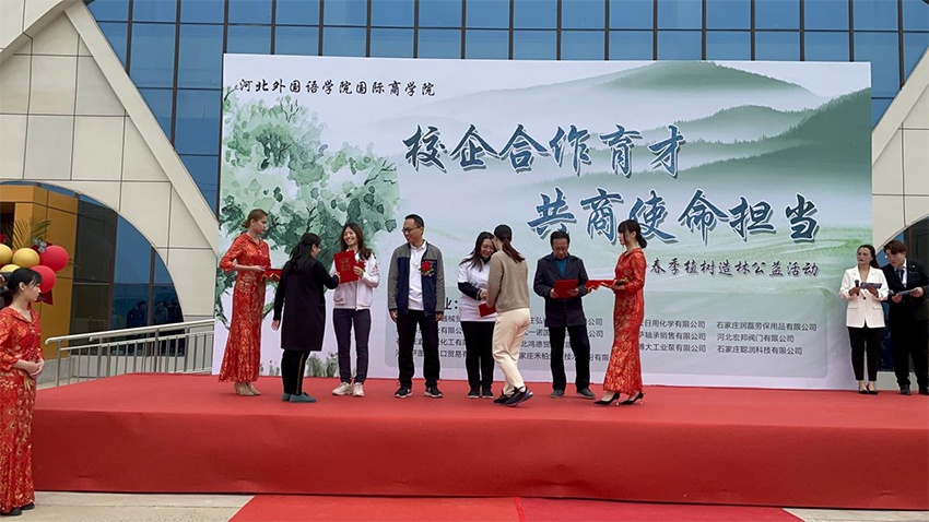 Lisa attaches great importance to talents (1)